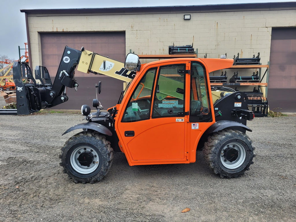 18ft reach 5000 lb capacity telehandler equipment rentals jlg g5 18a