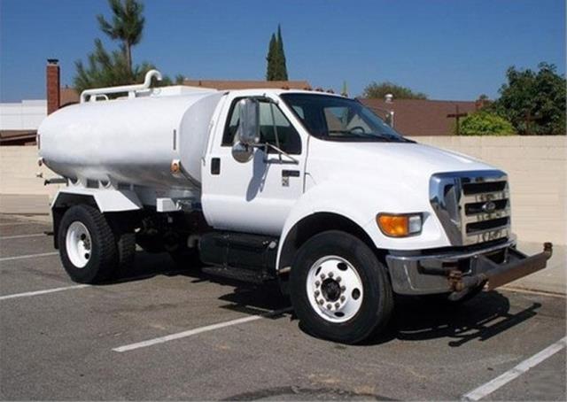 2000 gallon water truck for rent