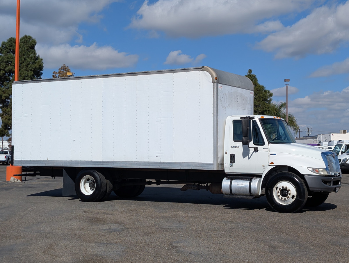 24 ft box truck rental straight truck