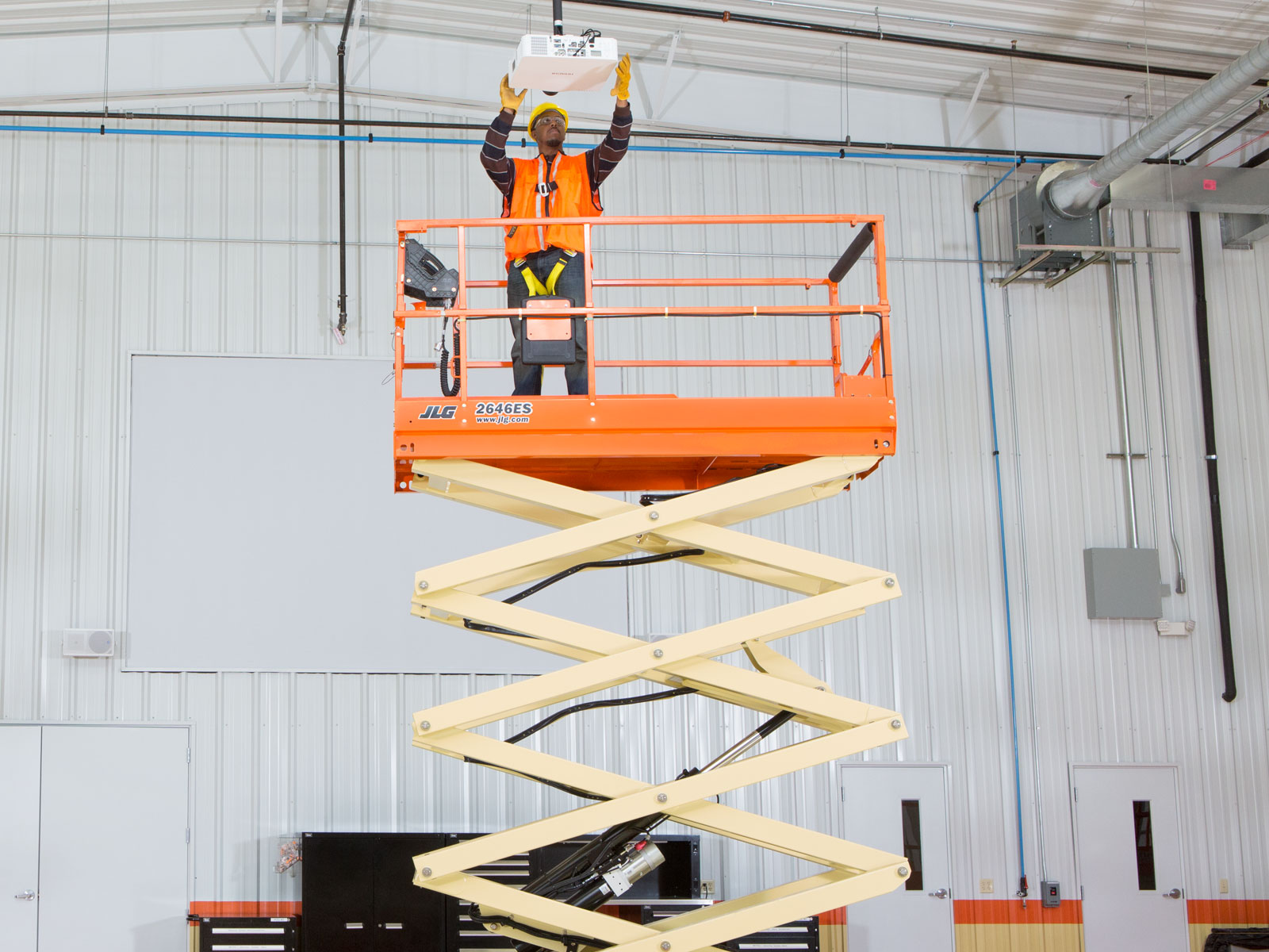 26ft scissor lift rental wide jlg 2646