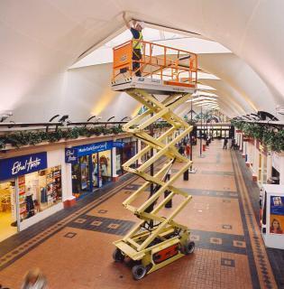 26ft scissor lift rentals wide jlg 2646