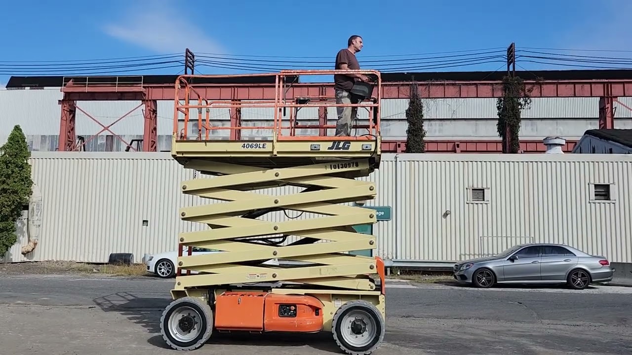 40ft rental scissor lift JLG4069 wide