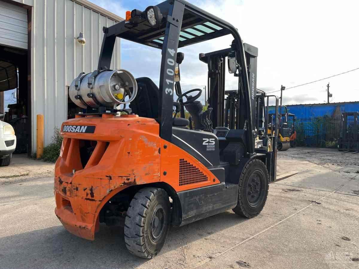 5000 lbs forklift rentals doosan g25
