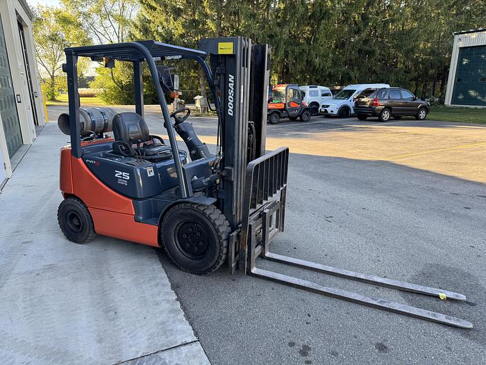 5000lbs forklift rentals doosan g25