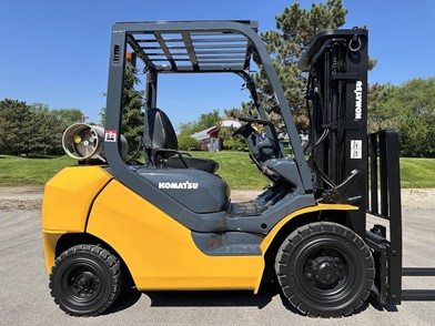 5k forklift rental komatsu fg25