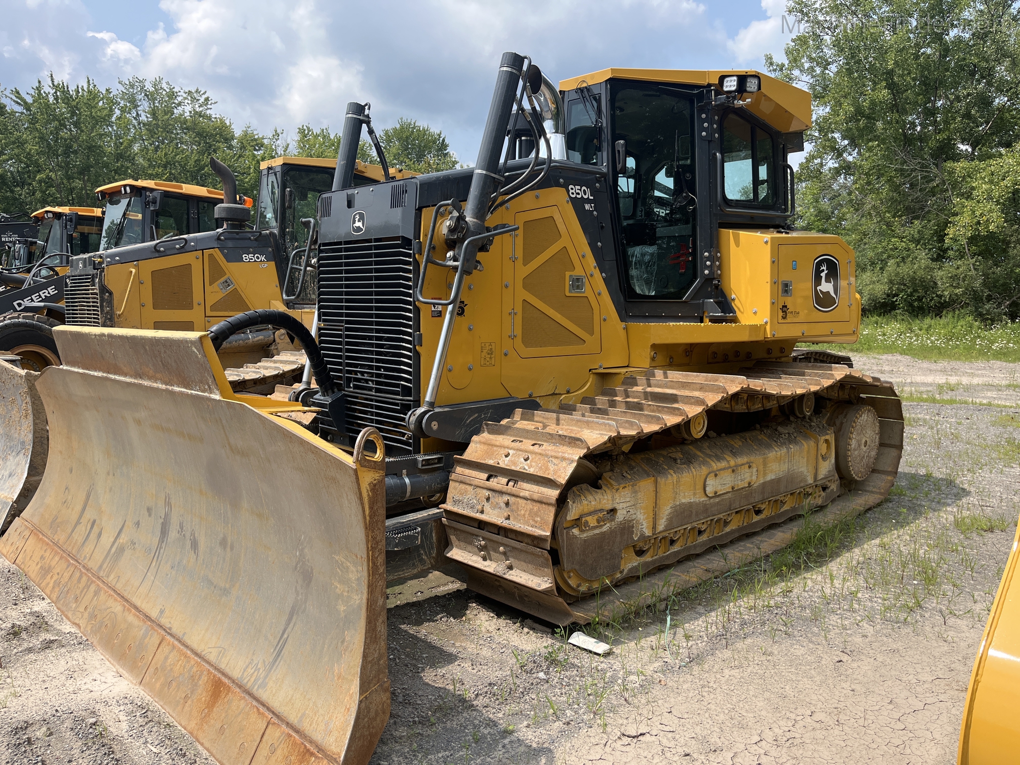 Dozers John Deere 850L crawler loader rental