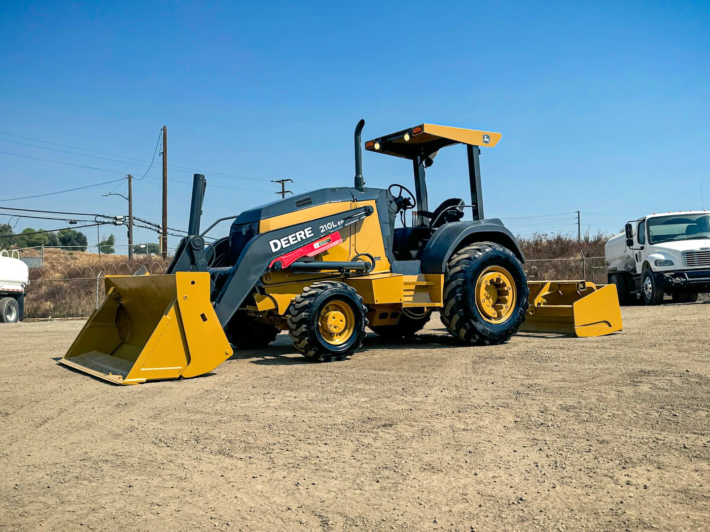John Deere 210L Skip Loaders Rental