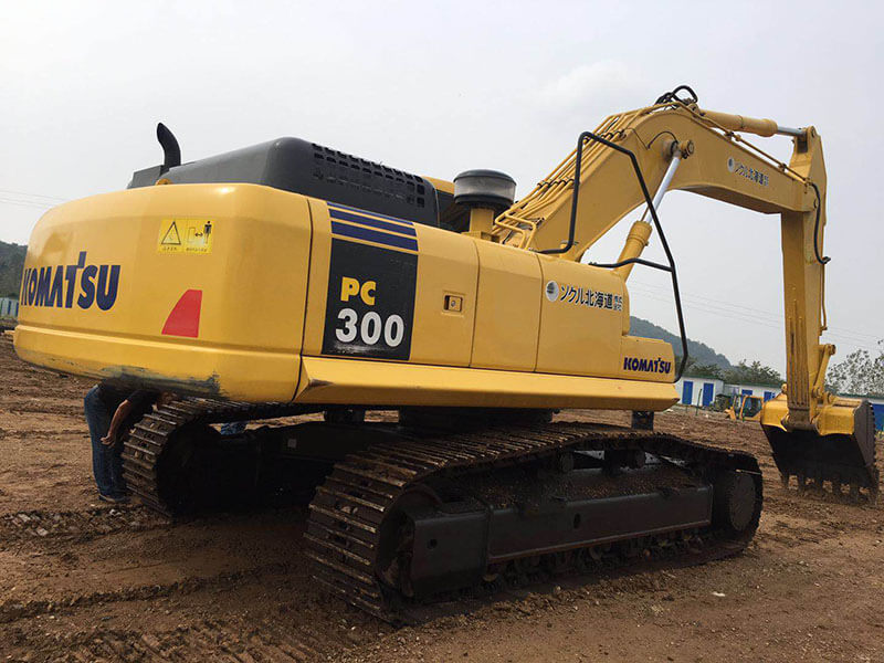Komatsu PC300 7 Excavator Rental Construction