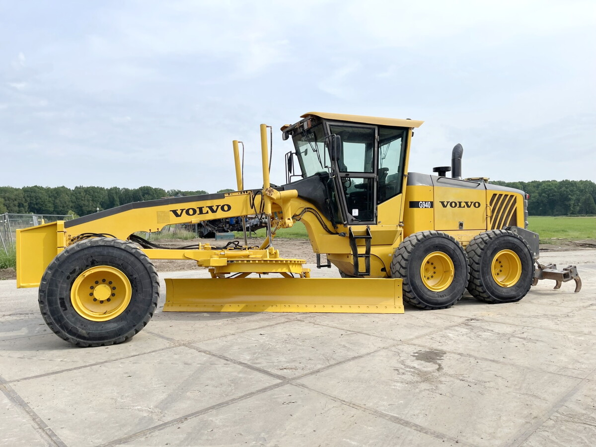 Volvo G940 motor grader rental 14 ft blade