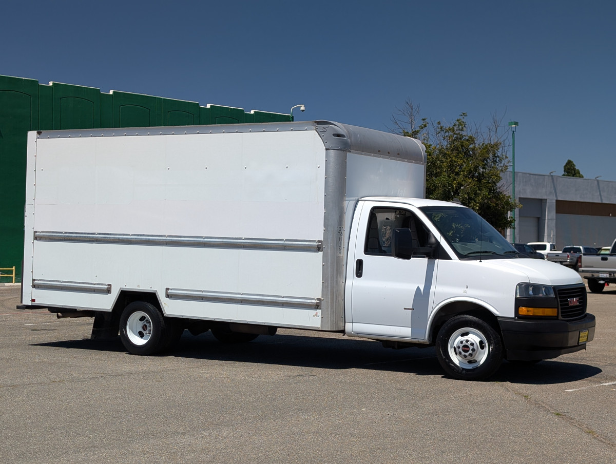 gmc savana 3500 cutaway 3