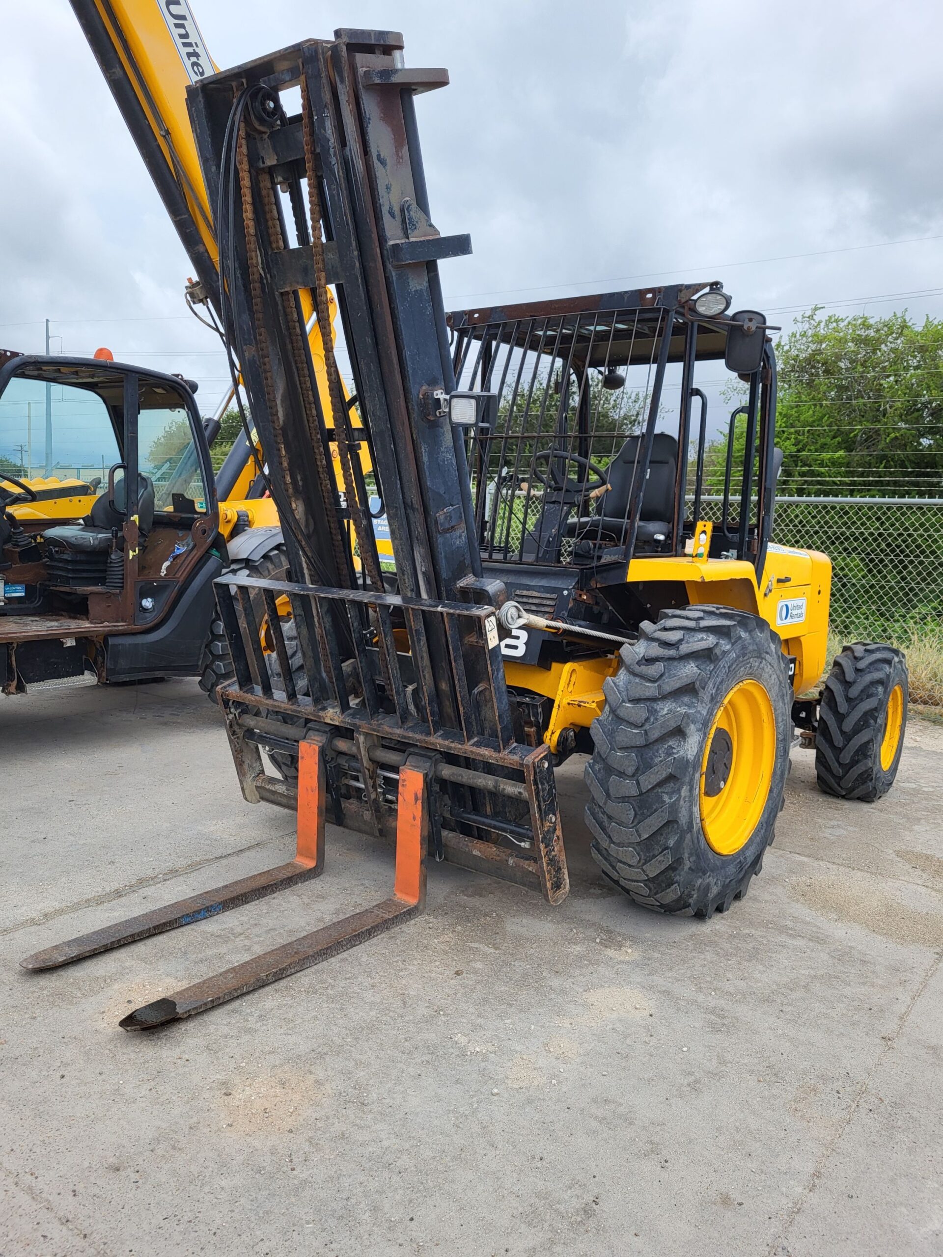 jcb 940 8k 8000 lb forklift rentals rough terrain scaled