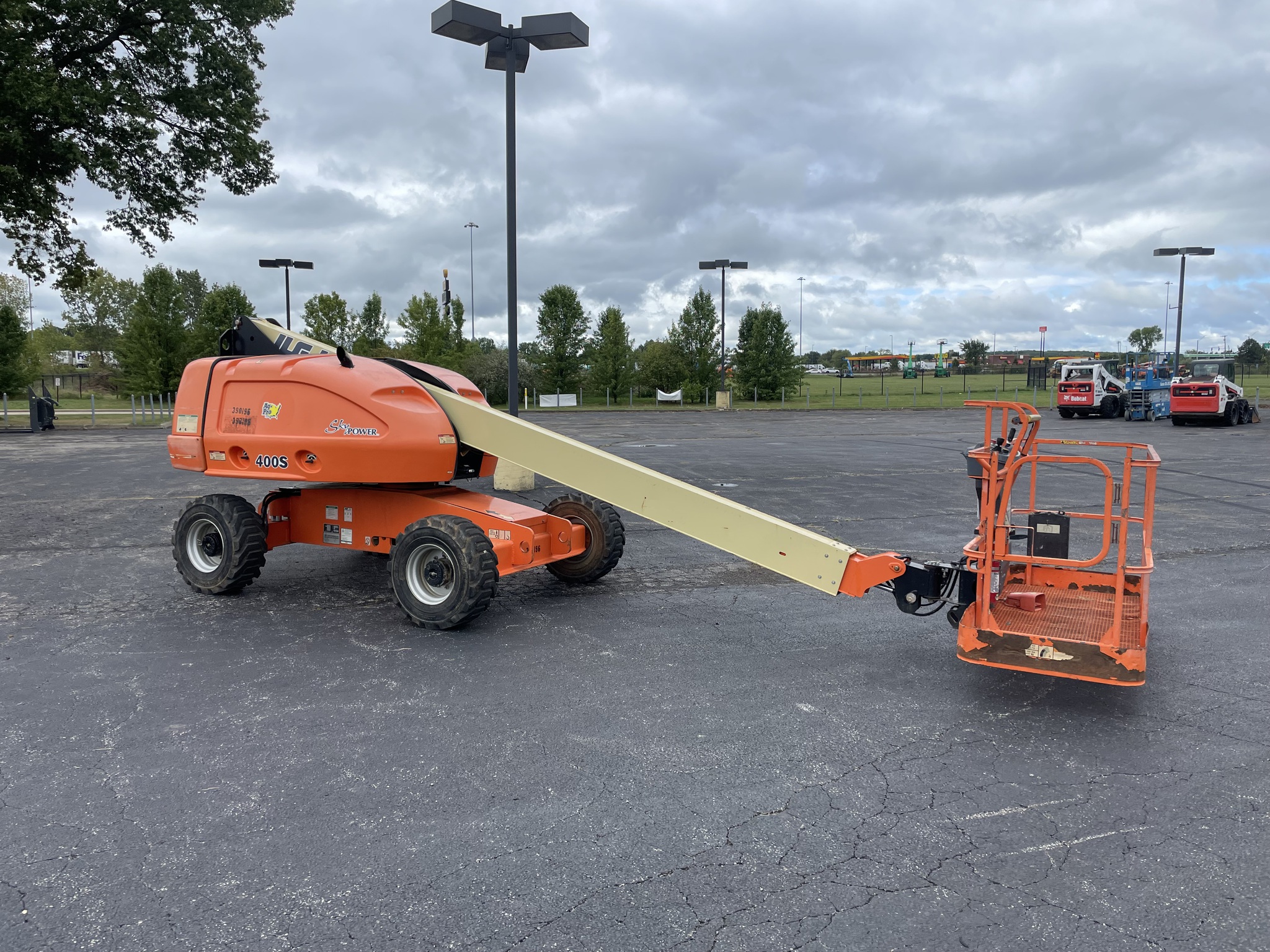 jlg 400s boom lift rentals telescoping