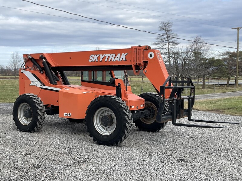 skytrack 8042 telehandler rental 8000 lbs capacity 42 ft reach