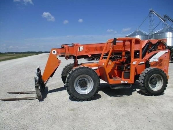 skytrack 8042 telehandler rental 8000 lbs capacity 42 ft reach.jpg